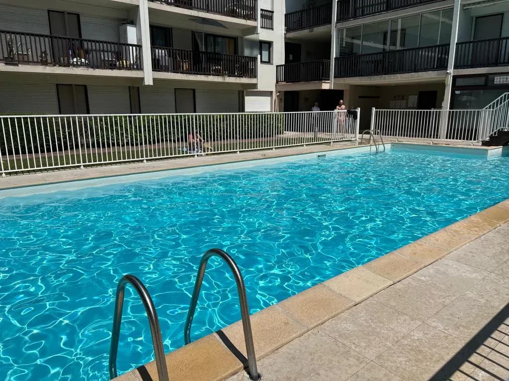 LE COSY avec piscine, balcon et parking