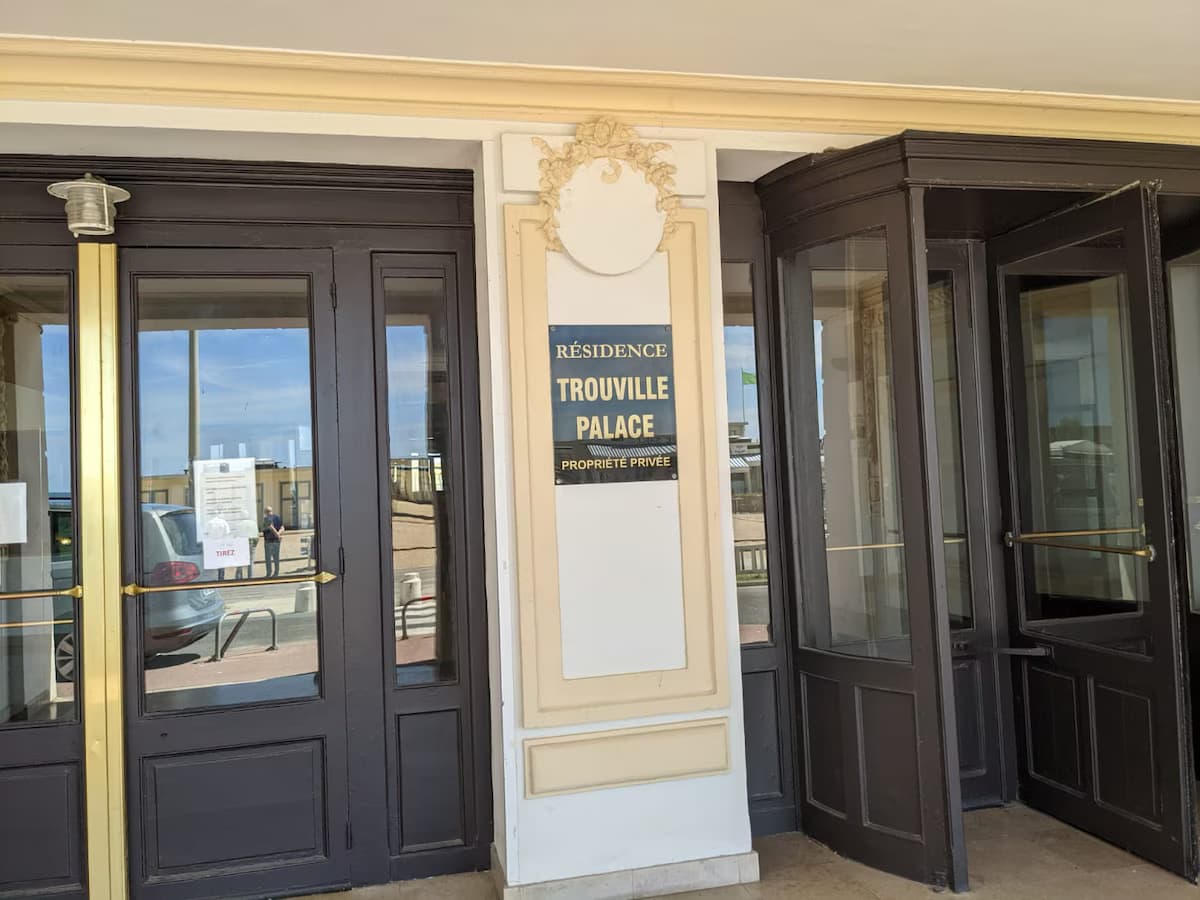 Trouville Palace : Appartement pieds dans le sable